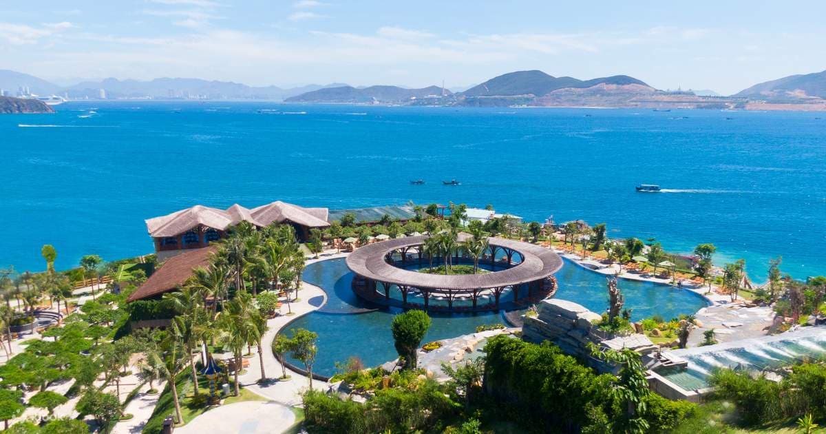Just 7 km from the city center, Hon Tam (Silk Island) is where calm meets luxury
